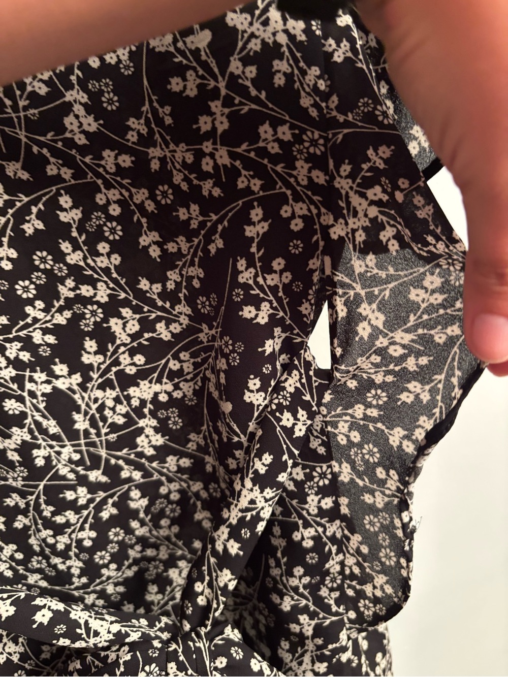 Max Studio Black and Cream Floral Dress - Picture 5 of 7